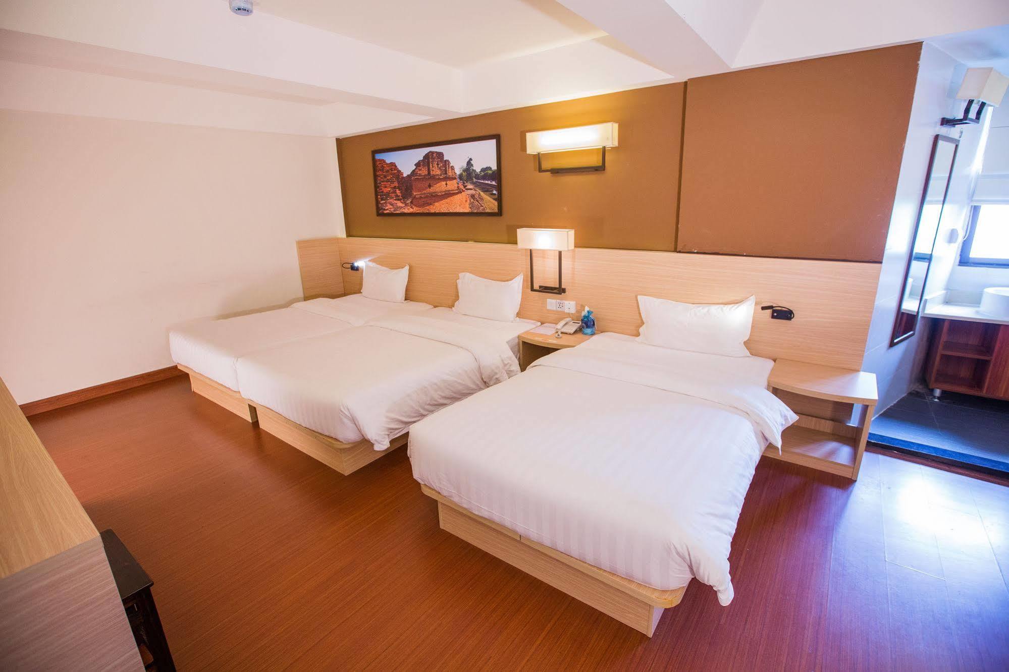 Chiang Roi 7 Days Inn Τσιάνγκ Μάι Εξωτερικό φωτογραφία